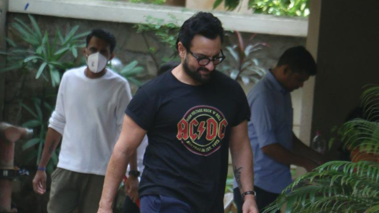 EXCLUSIVE! Saif Ali Khan Keeps It Casual As He Gets Papped In Mumbai. See Pics 