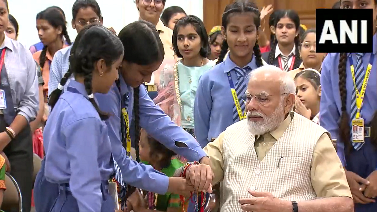 PM Modi rakhi