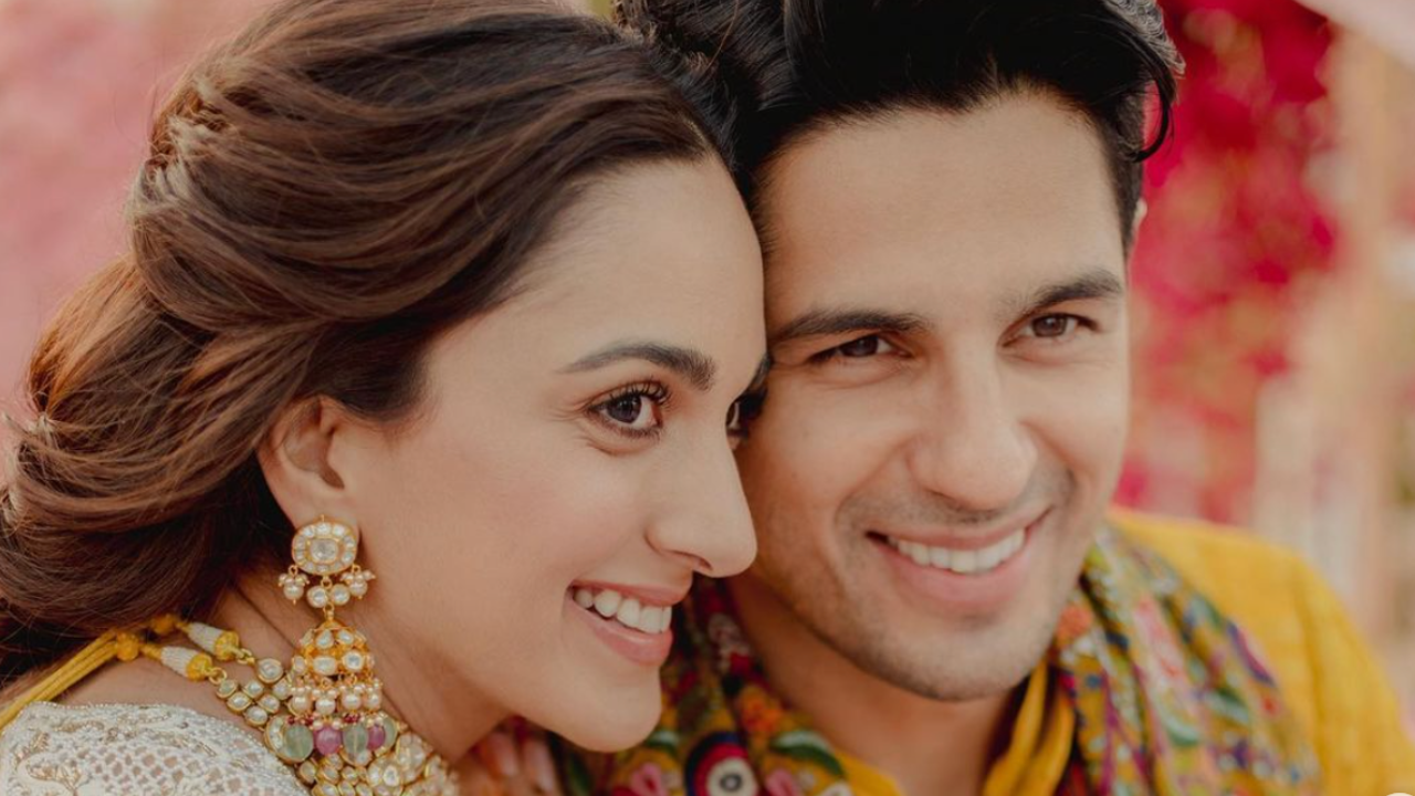 Sidharth Malhotra Shells Major Husband Goals, Drops Cute Pic of Kiara With Sweet Note May Your Smile...