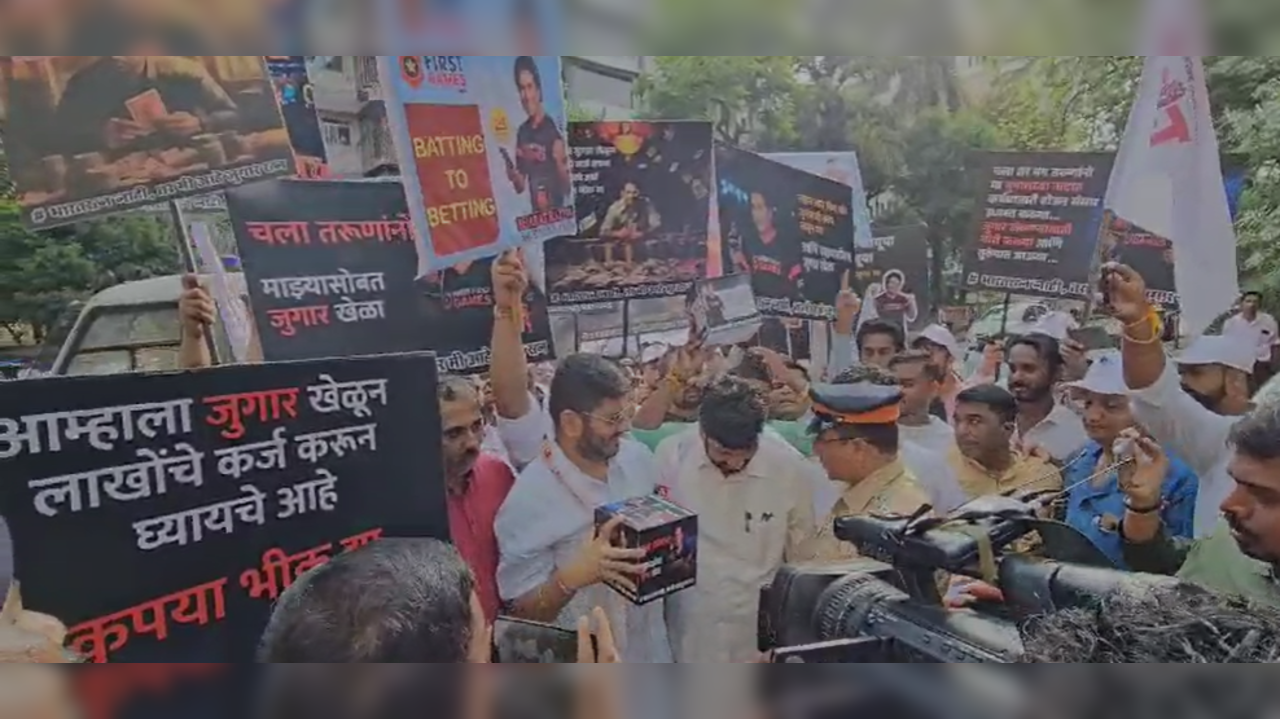 Protest Outside Sachin Tendulkar's House Over Online Gaming Ad