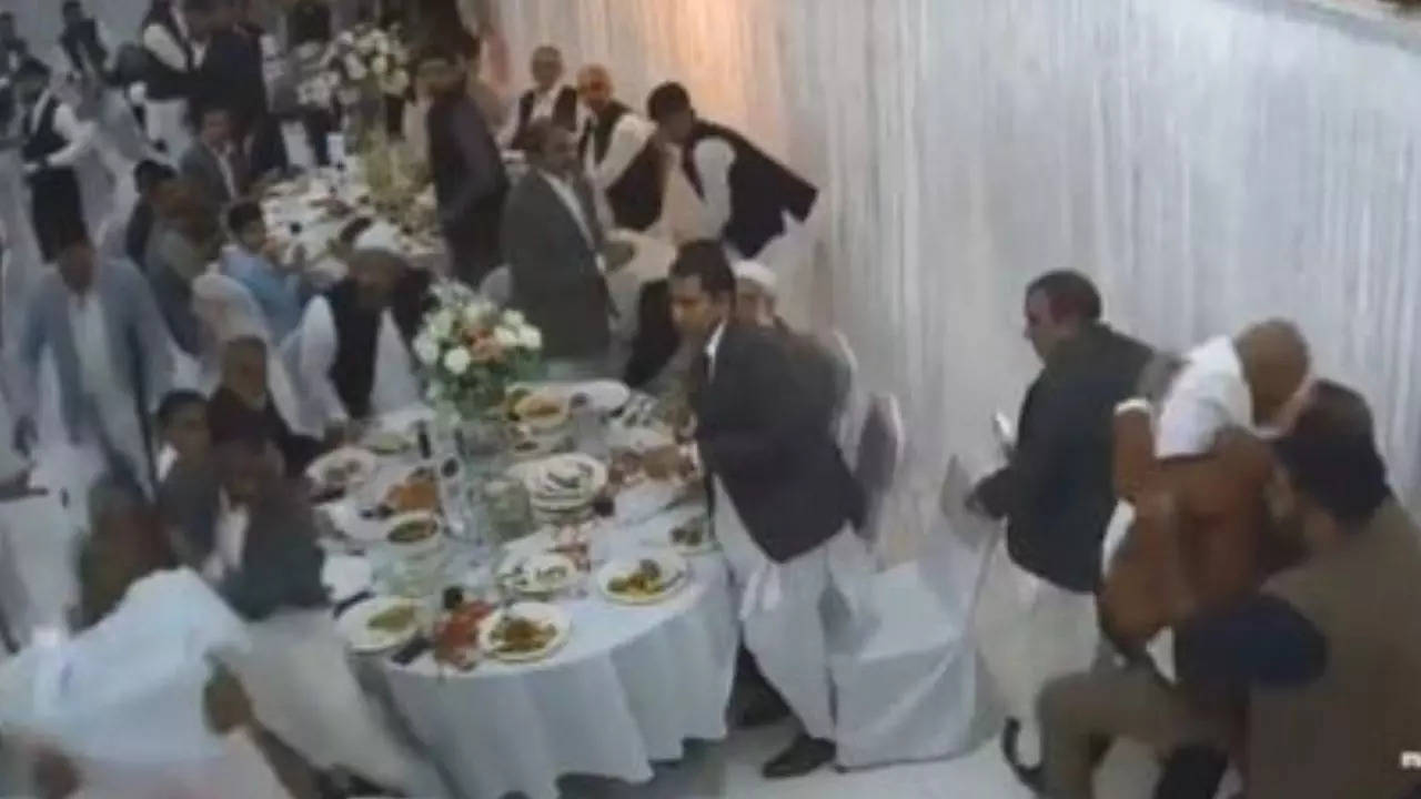 Pakistani Wedding Turns WWE Match After 'Uncleji Doesn't Get Mutton In Biryani' | Watch