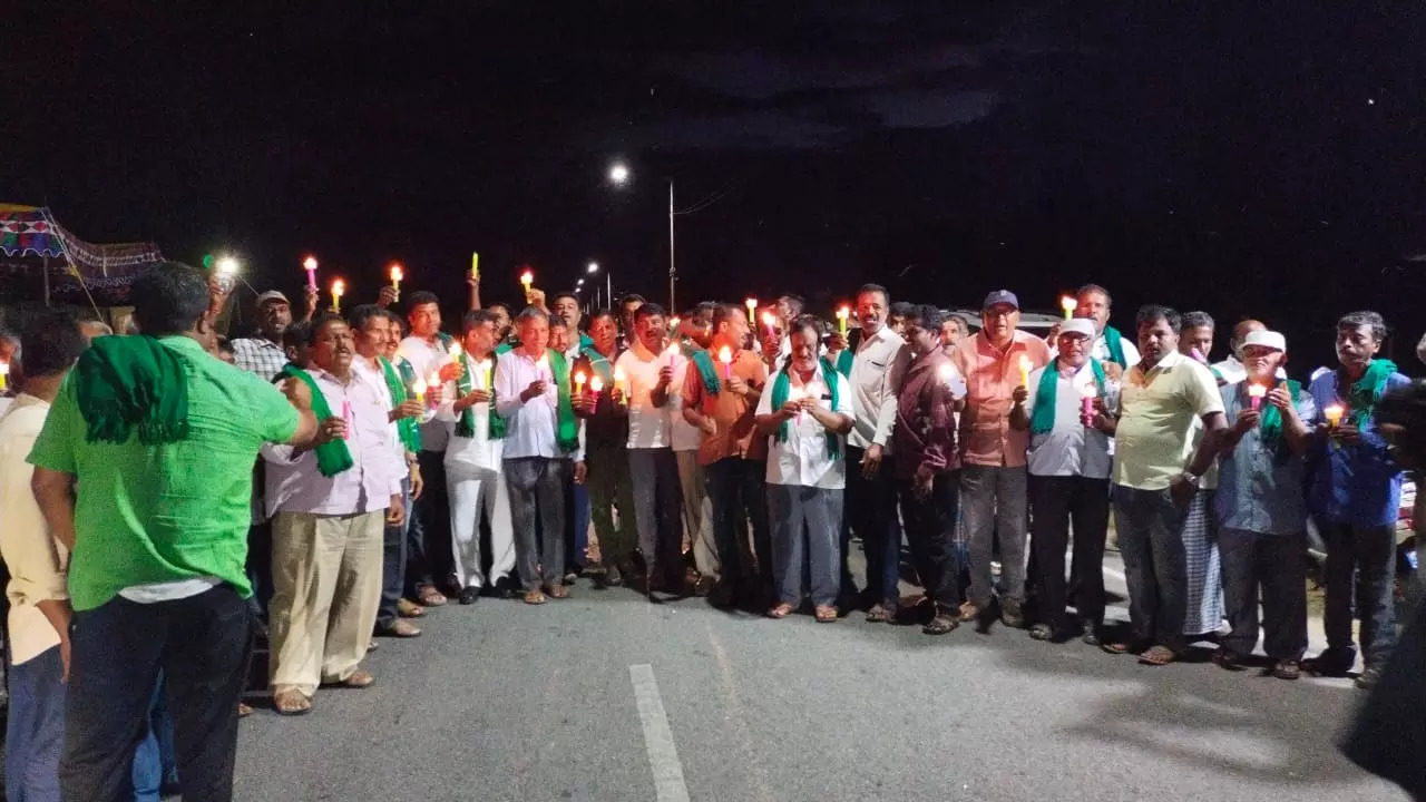 Cauvery Water Issue: Farmers Hold Candlelight March At KRS Dam (Photo: Times Now)