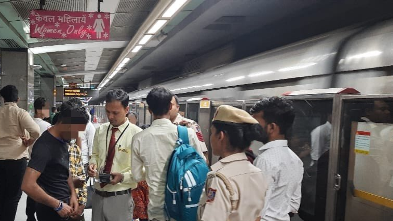 DMRC Begins Special Drive To Stop Men From Entering Women-Only Coach