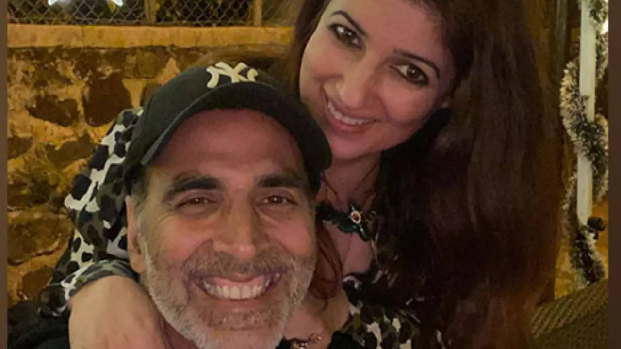 Akshay Kumar Is 'Proud Husband' As Wife Twinkle Khanna Completes Master's Degree, Asks When Are You Coming Home?