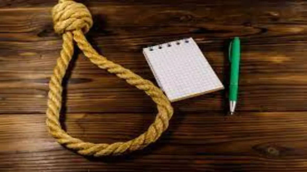 Temporary Teacher at Govt School Dies by Suicide in Classroom