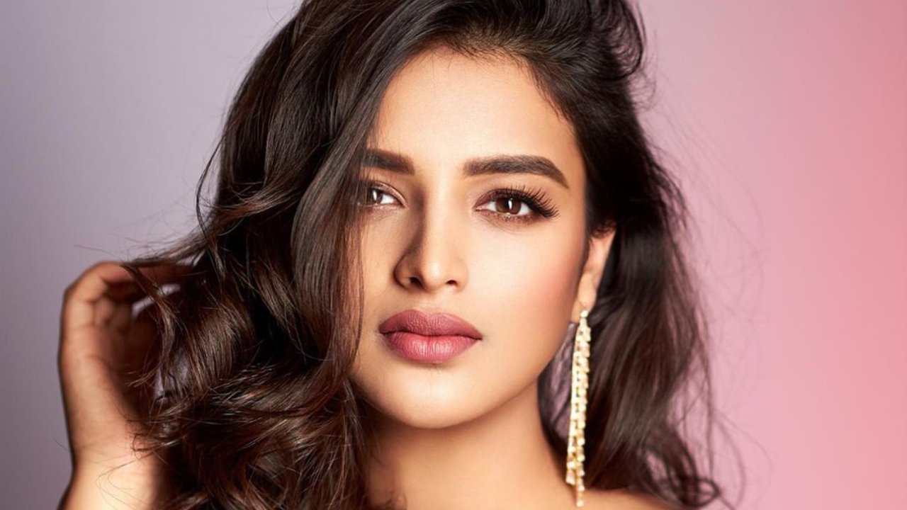 Nidhhi Agerwal