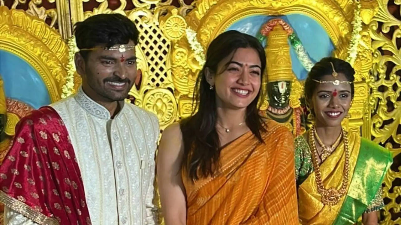 Rashmika Mandanna Attends Her Assistant's Wedding, Newlyweds Touch Her Feet. WATCH