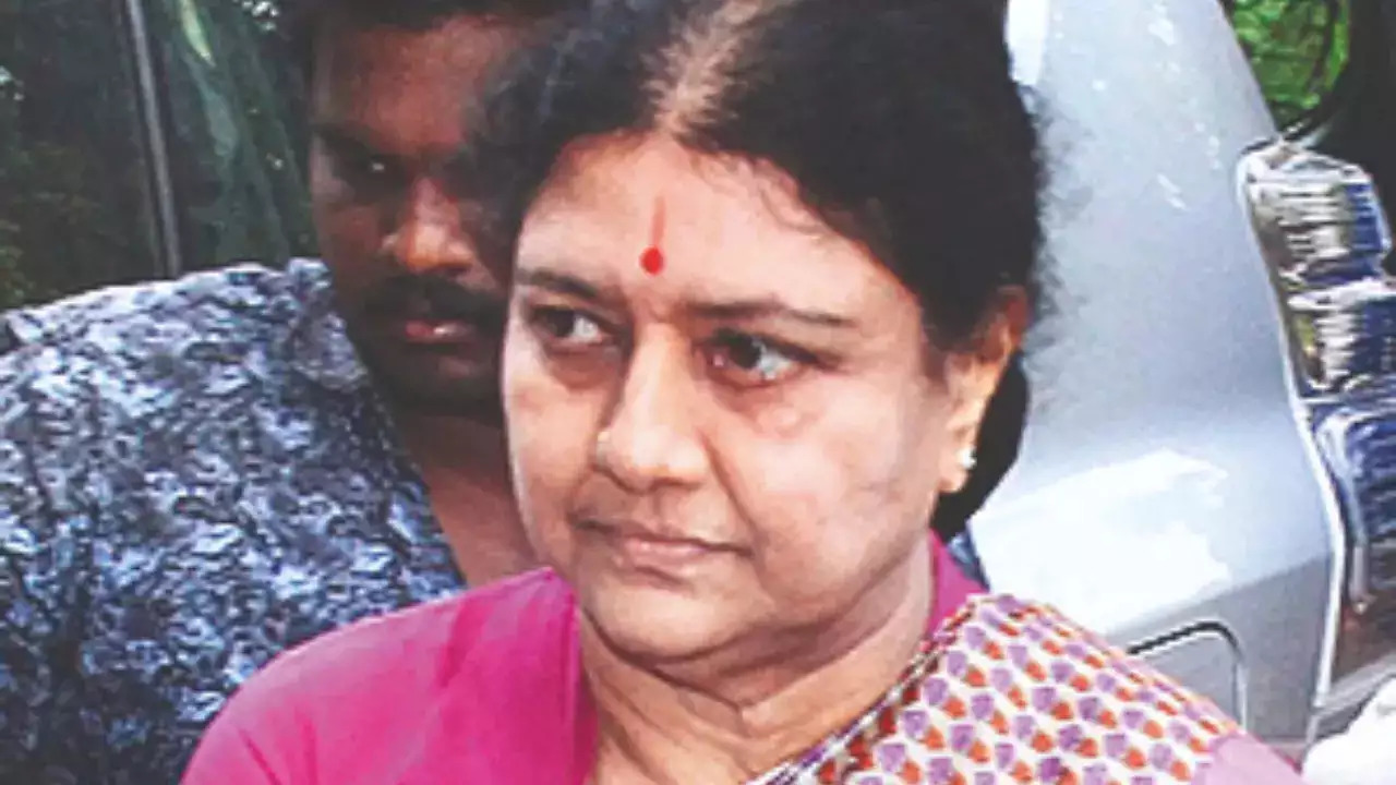 Bengaluru Court Issues Arrest Warrant Against Sasikala and Ilavarasi