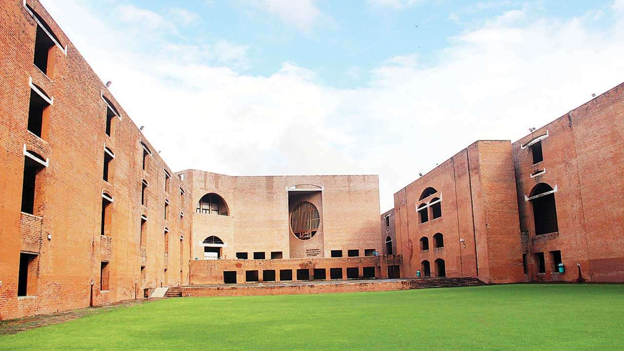 IIM Ahmedabad: Courses, Fees, Famous Alumni, Average Placements, Top Recruiters and More