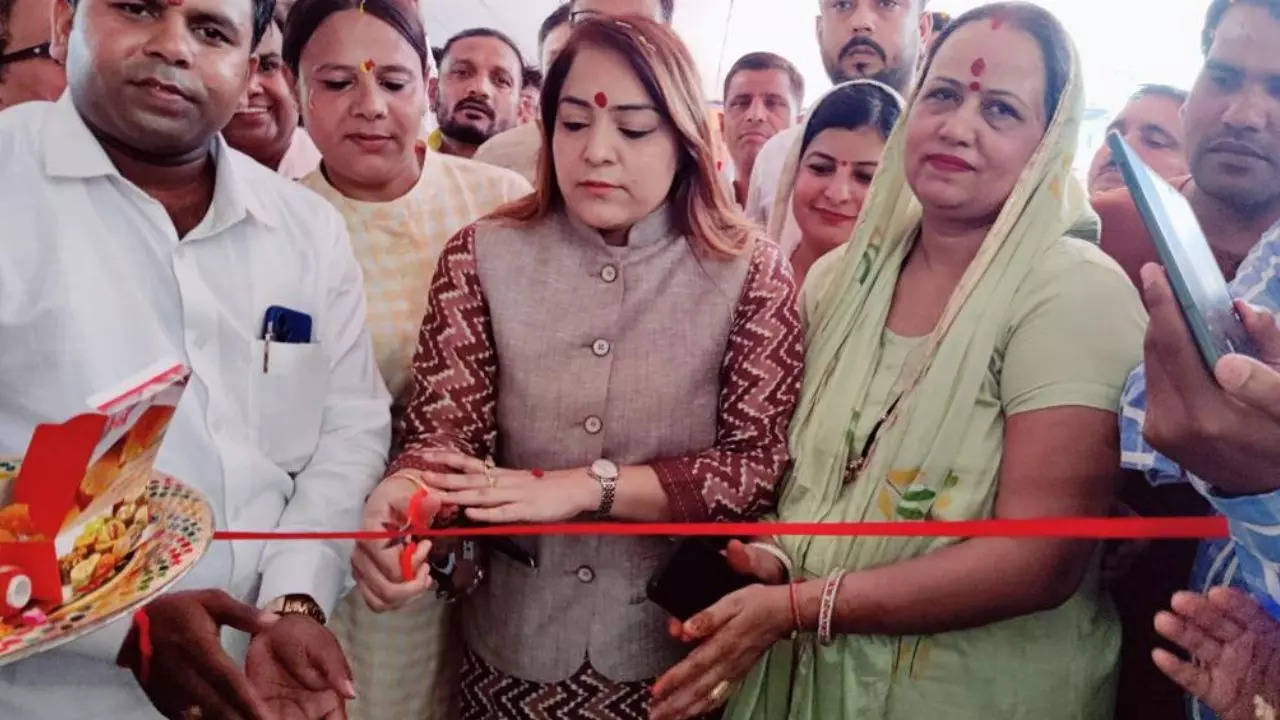 Mayor Shelly Oberoi inaugurates Sultanpuri-Nangloi road underpass