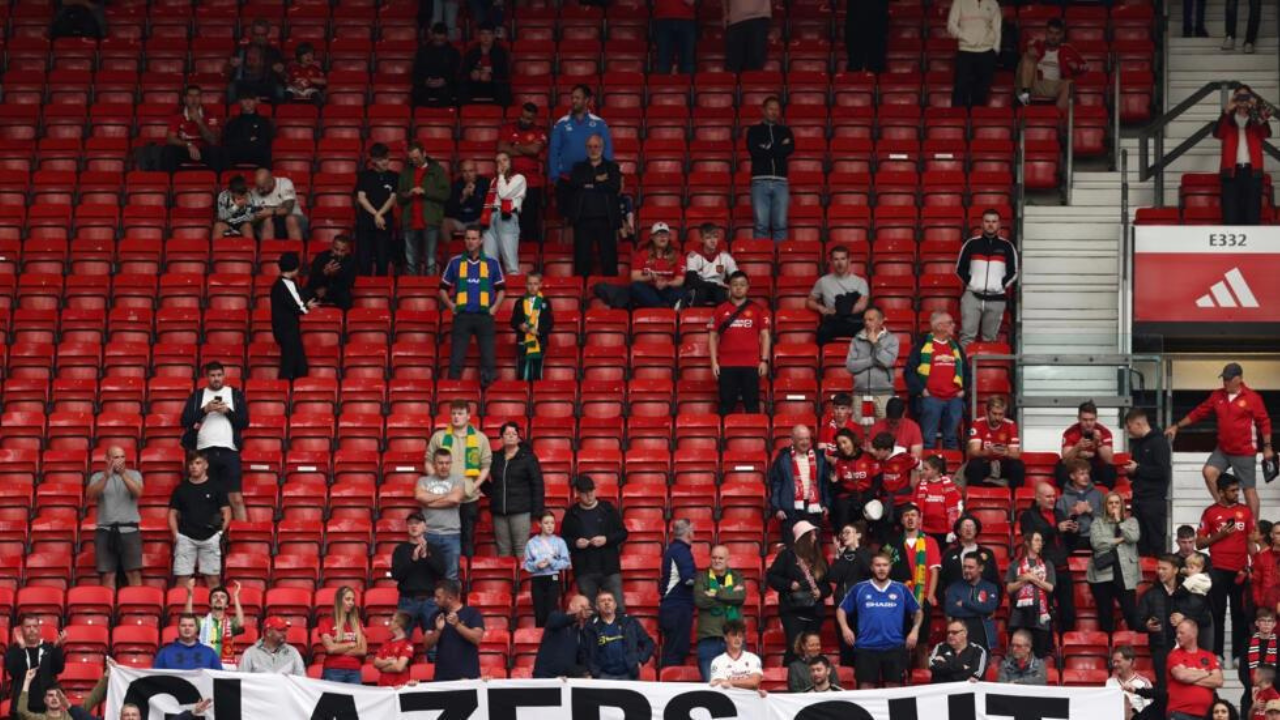 Manchester United fans protesting the Glazers