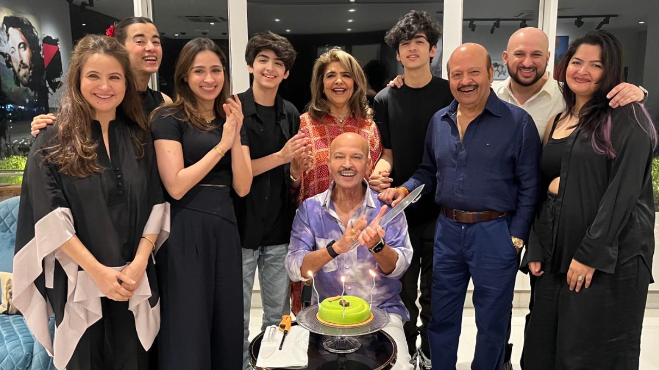 Saba Azad Is All Smiles As She Attends BF Hrithik Roshan's Dad Rakesh Roshan's Birthday Celebration With Fam