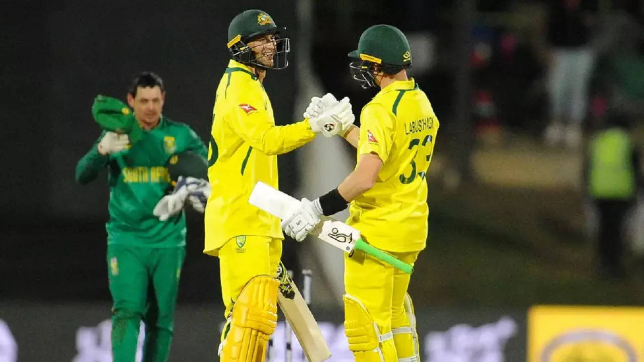 Australia beat South Africa by 3 wickets in 1st ODI.