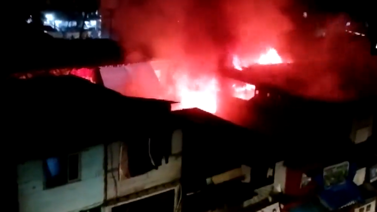 massive fire broke out at a slum in Kurla East of Qureshi Nagar in Mumbai