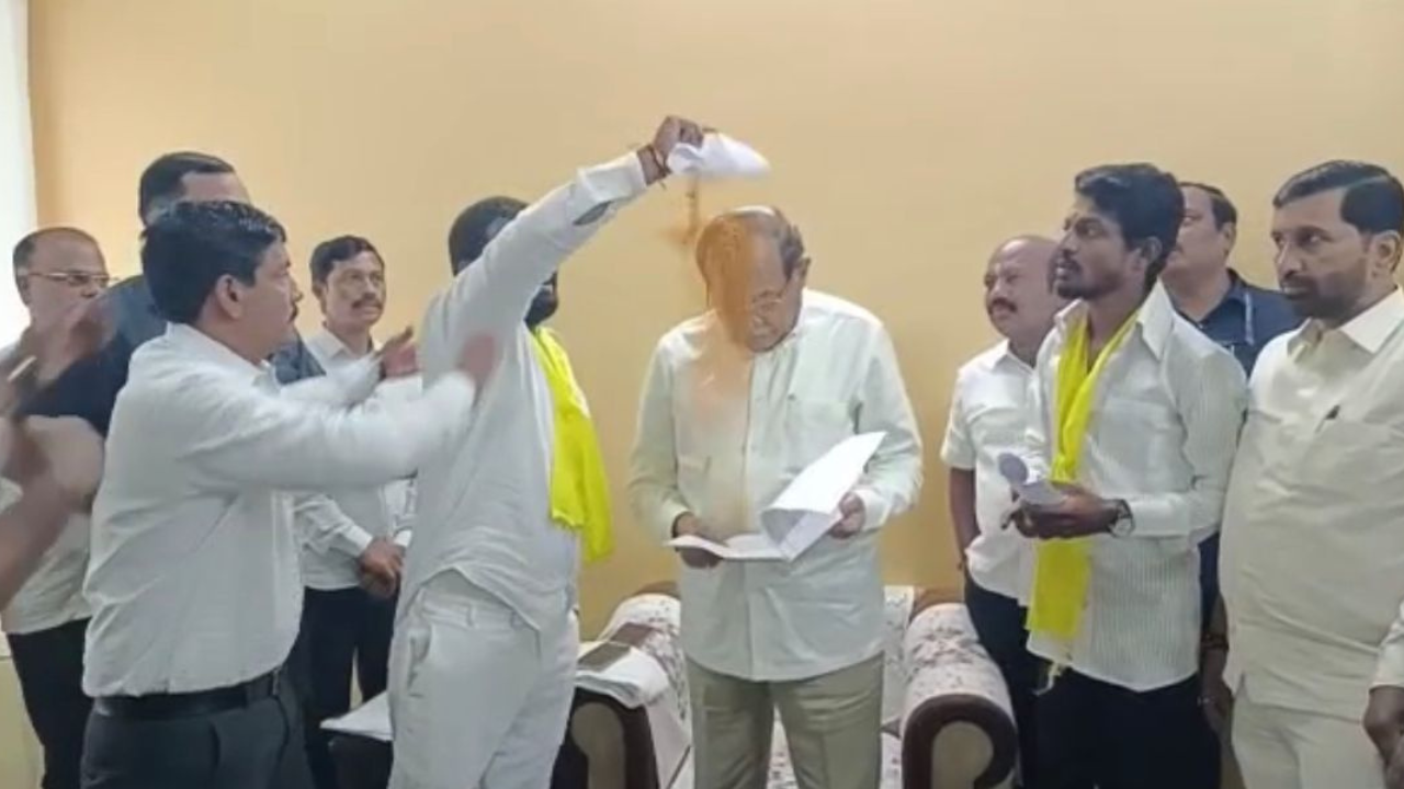 Dhangars Smear Turmeric Powder On Radhakrishna Vikhe Patil