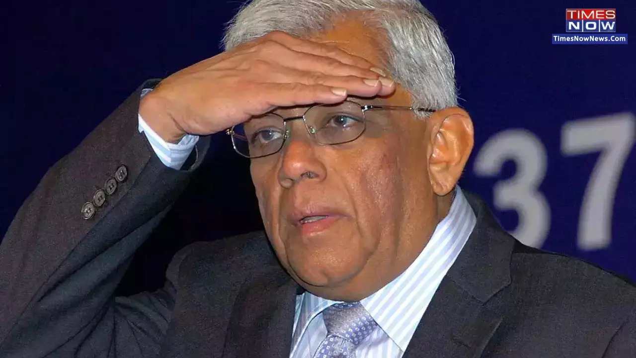 No Salary, No Stock Option For 13 years! Here's What HDFC Former Chairman Deepak Parekh Said