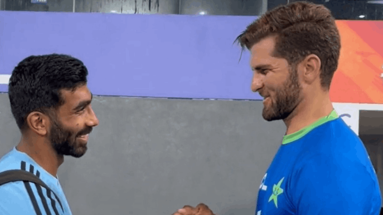 IND VS PAK: Shaheen Afridi Gives Jasprit Bumrah Special Gift To ...