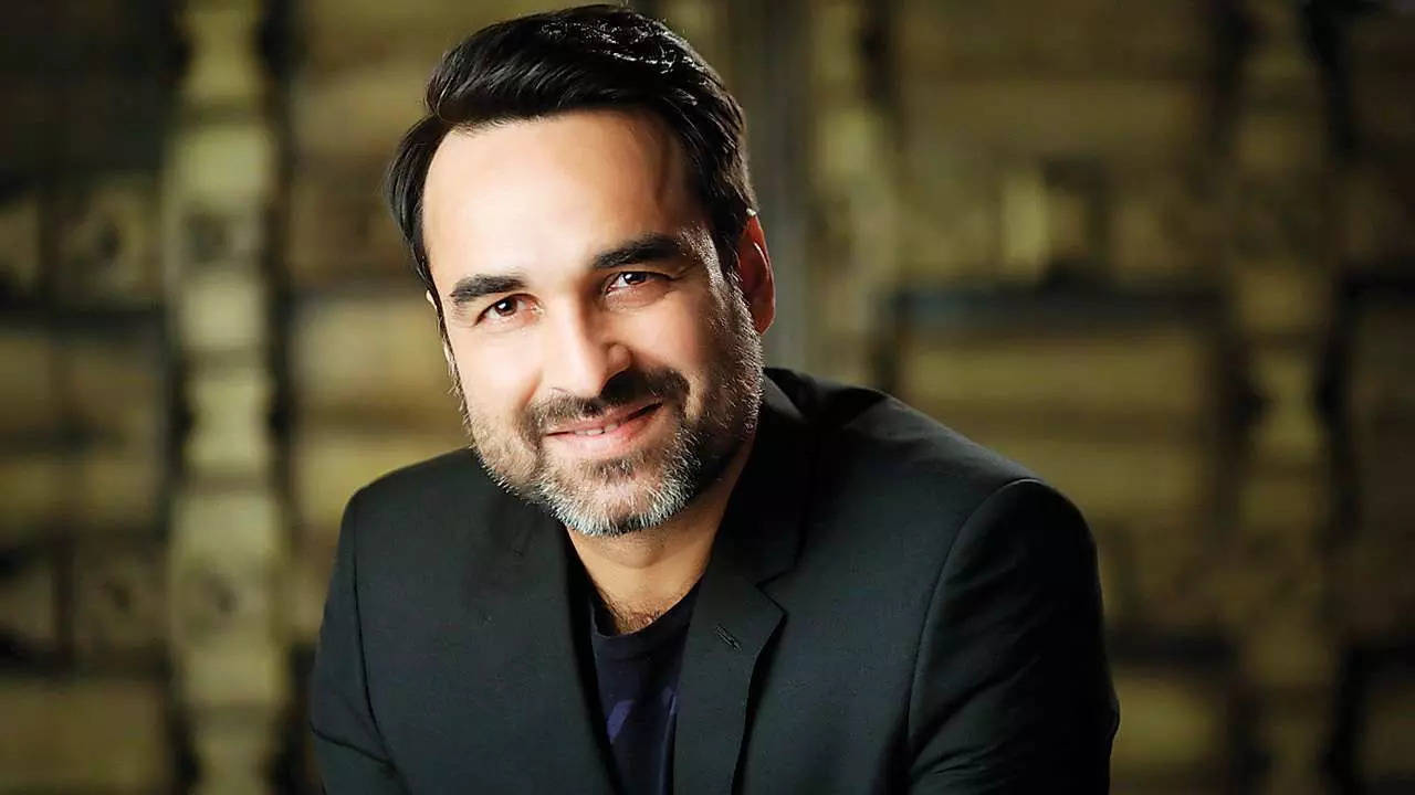 Pankaj Tripathi Honors Late Father, Inaugurates Library For Students