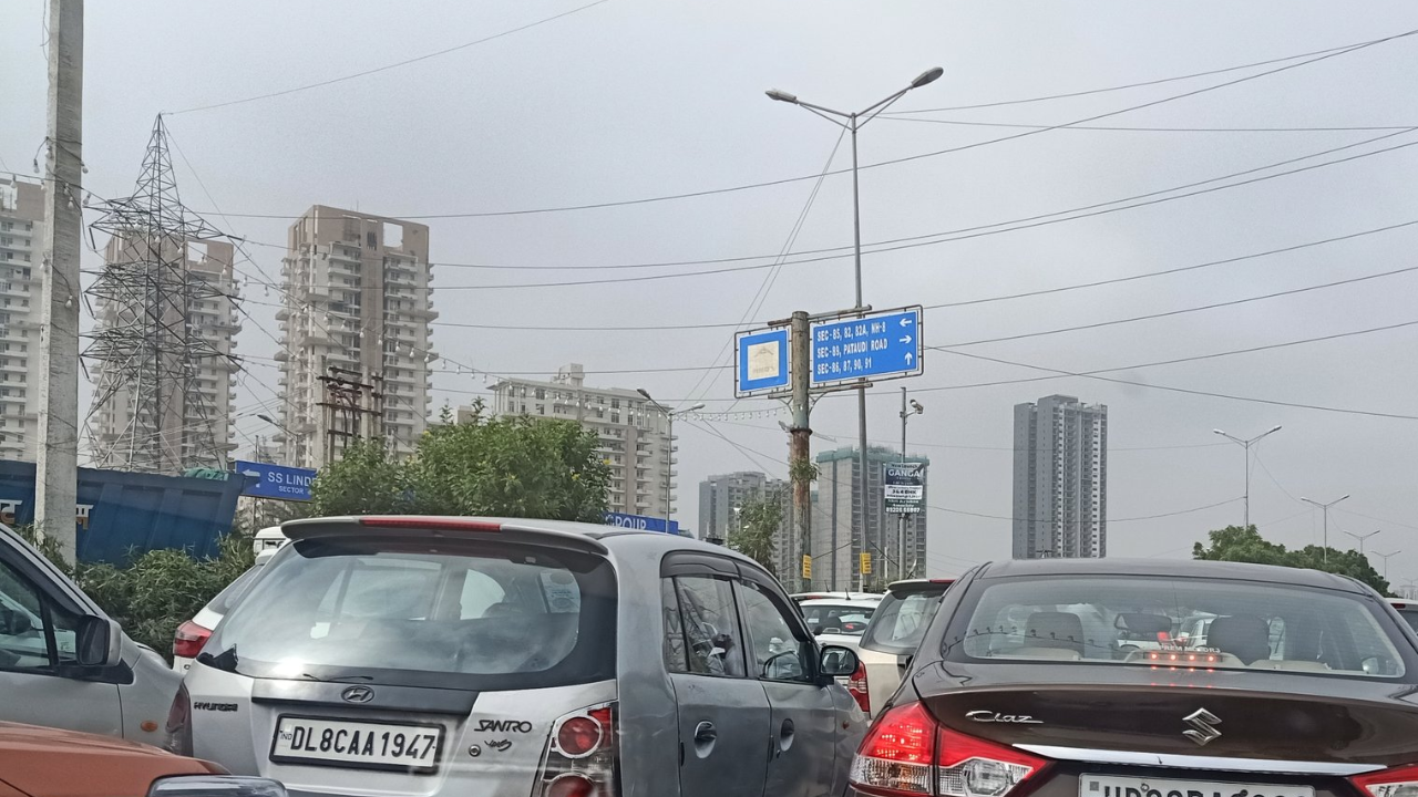 Traffic jam at sector 89 chowk (near Dadi Sati Chowk).