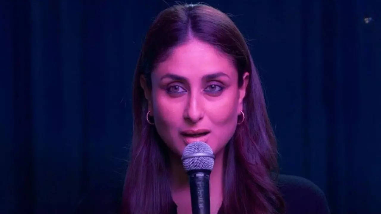 Kareena Kapoor Khan, in a still from Sujoy Ghosh's Jaane Jaan, singing Lata Mangeshkar's iconic song