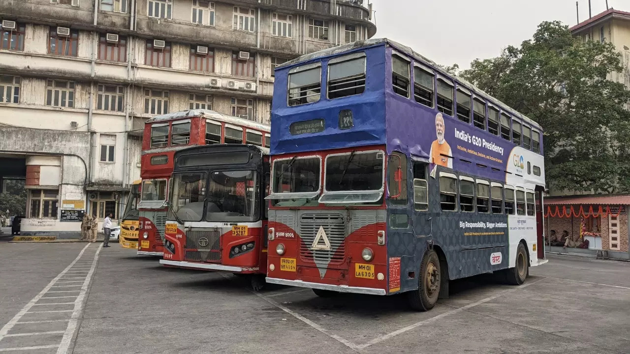 Old Double Decker Buses in Mumbai (@iamshardulk)