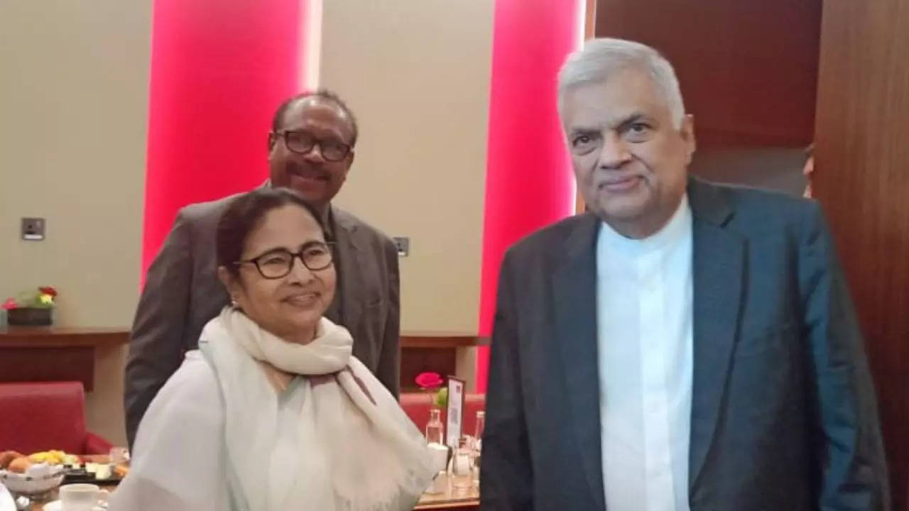 quick chat & a cordial invite: sri lankan president spots mamata at dubai airport