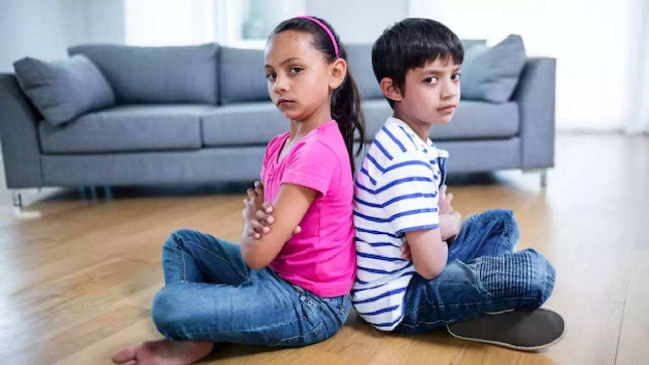 Expert Shares How Stereotypical Parenting Made Sibling Rivalry Between Her Kids Worse: ‘I Looked Deeper And..’