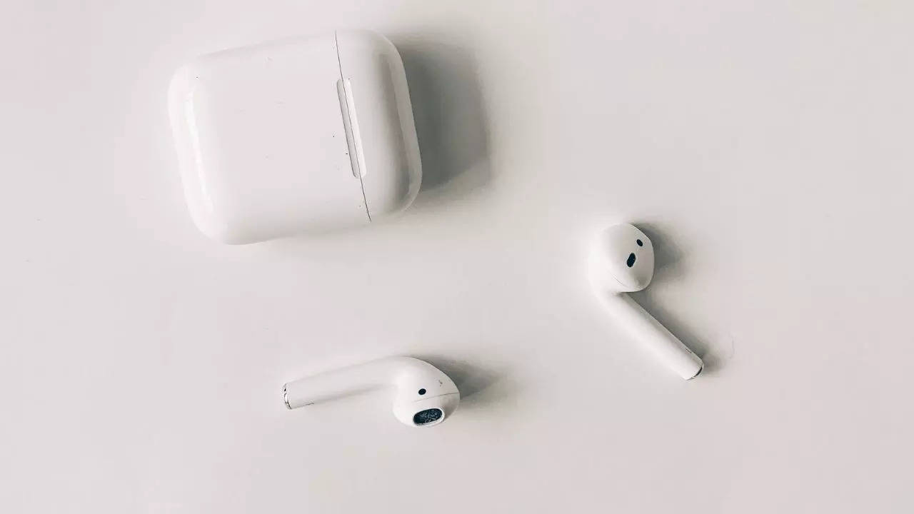 Apple-AirPod-Woman-Swallows-Viral