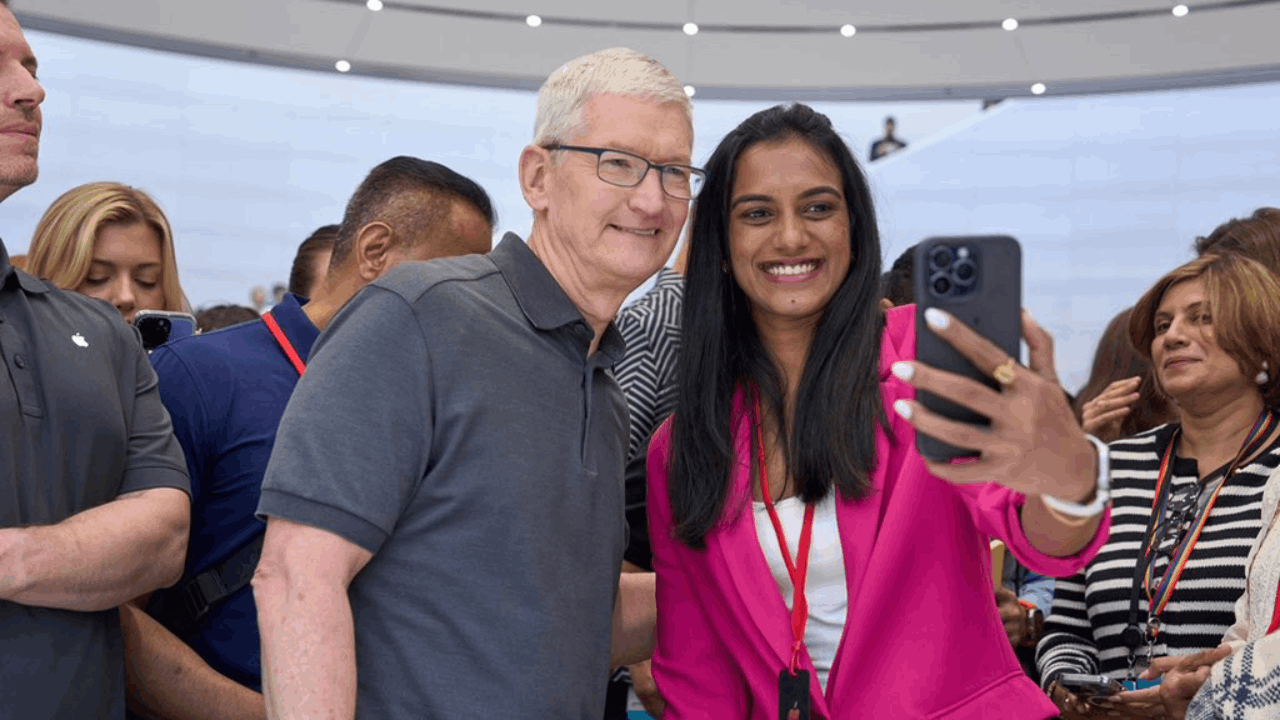 PV Sindhu Tim Cook 2