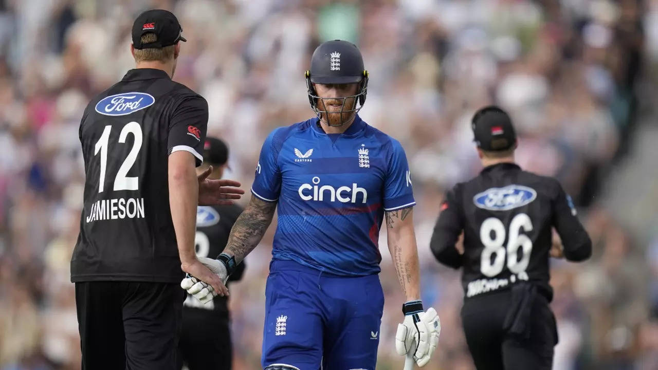 England beat New Zealand by 181 runs in 3rd ODI