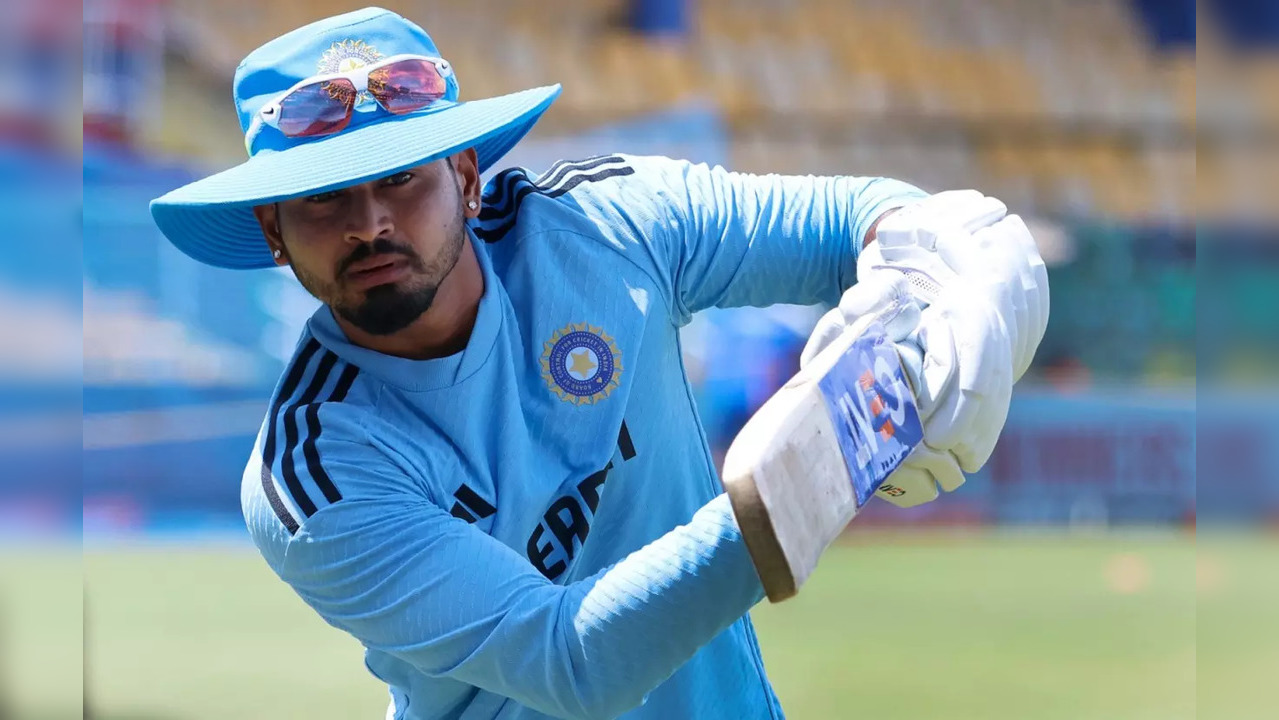 Shreyas Iyer attends Team India's practice session ahead of Asia Cup 2023 Super fours match against Bangladesh.