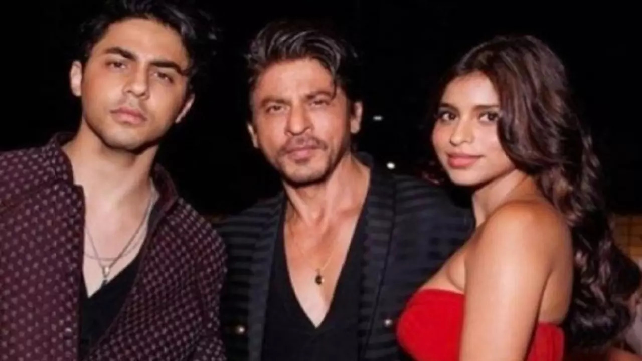 Aryan Khan and Suhana Khan with father Shah Rukh Khan