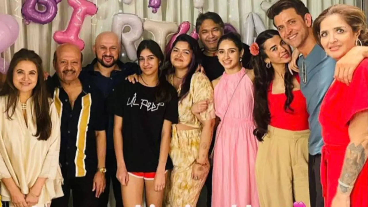 Saba Azad Is All Smiles As She Joins BF Hrithik Roshan And Fam To Celebrate Suranika’s Birthday