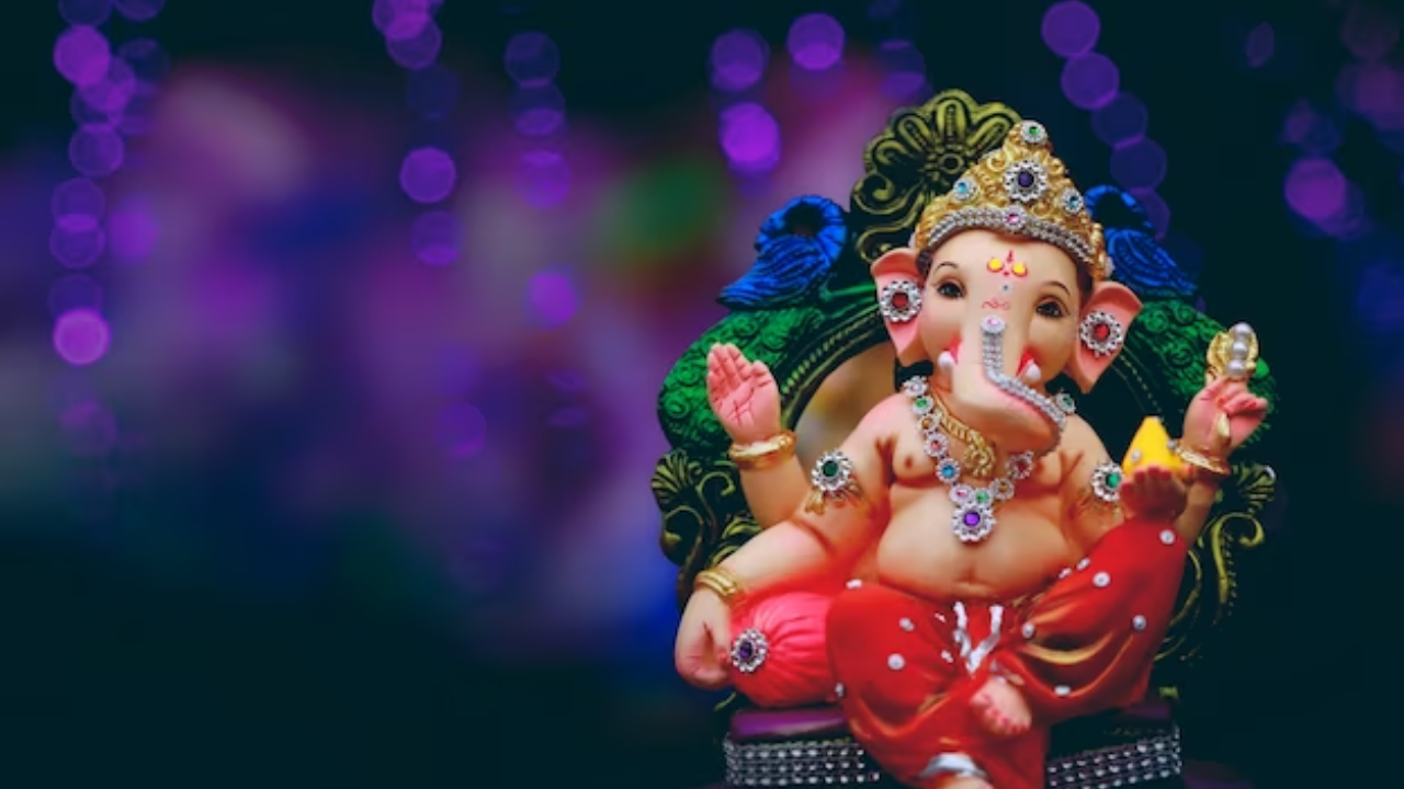 Ganesh Chaturthi 2019 Decoration Ideas, Items, Theme for Home: Best Ganpati  Decoration Images, Pics, Photos and Pictures