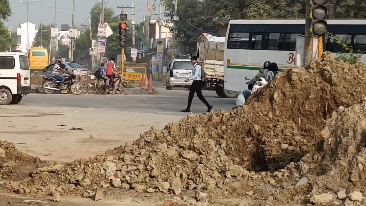 Traffic is affected at Kanjhawala Chowk due to work being carried out by PWD in the carriageway from Karala towards Kanjhawala as well as Ladpur towards Kanjhawala