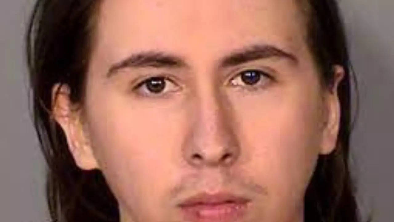 Minnesota Man, 19, Charged for Raping, Holding Girlfriend in Captivity Over Social Media Posts