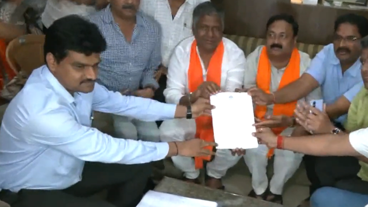 Ganesh Utsav at Idgah Maidan: Hubballi-Dharwad Municipal Corporation Commissioner Ishwar Ullagaddi hands over permission letter to Sanjeev Badaskar, president, Rani Channamma Maidan Gajanan Utsav Mahamandali