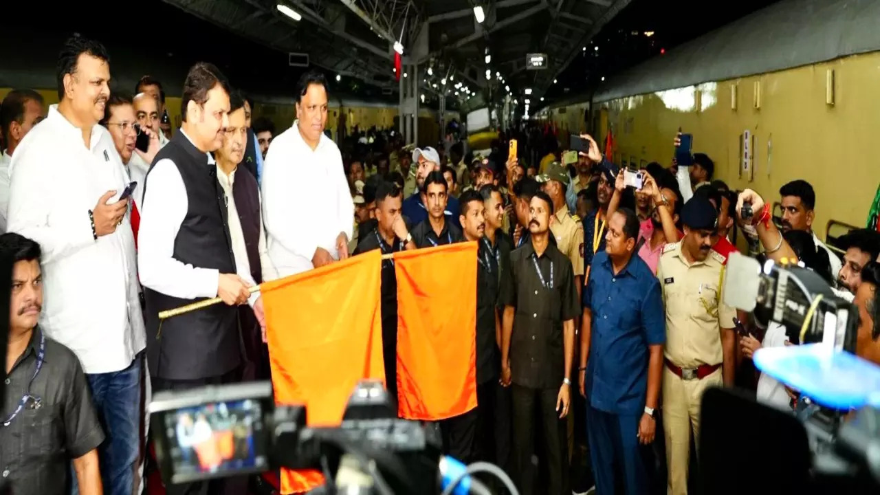 CM Devendra Fadnavis Flags Off Special Train 'Namo Express'