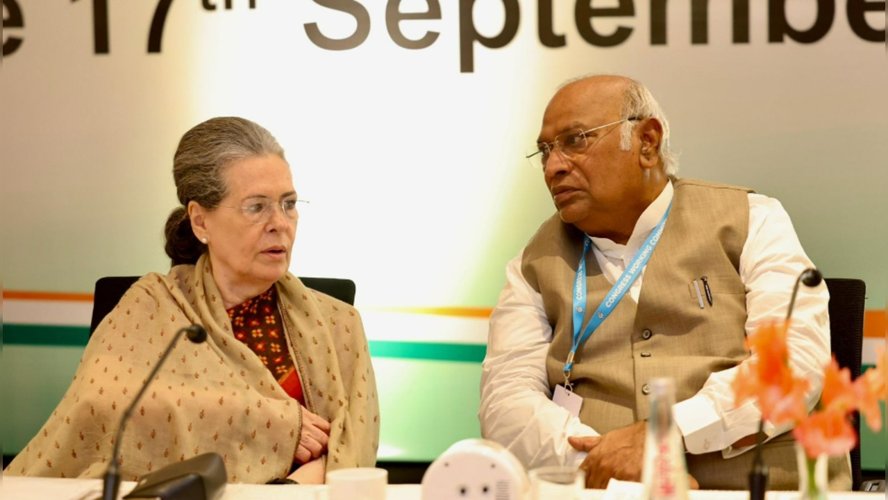 Sonia Gandhi with Mallikarjun Kharge At CWC Meet In Hyderabad