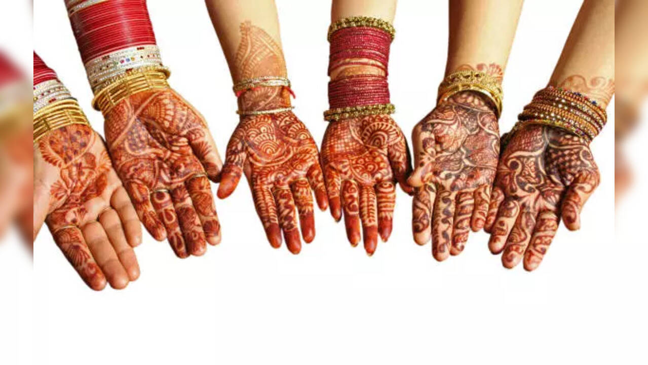 8 Adorable Bridal Mehndi Trends to Check out Right NOW! | WeddingBazaar