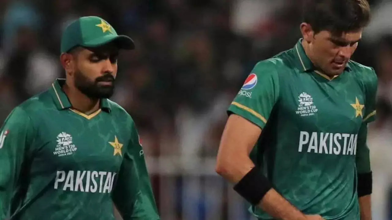 In The Team Meeting Senior Pakistan Player Breaks Silence On