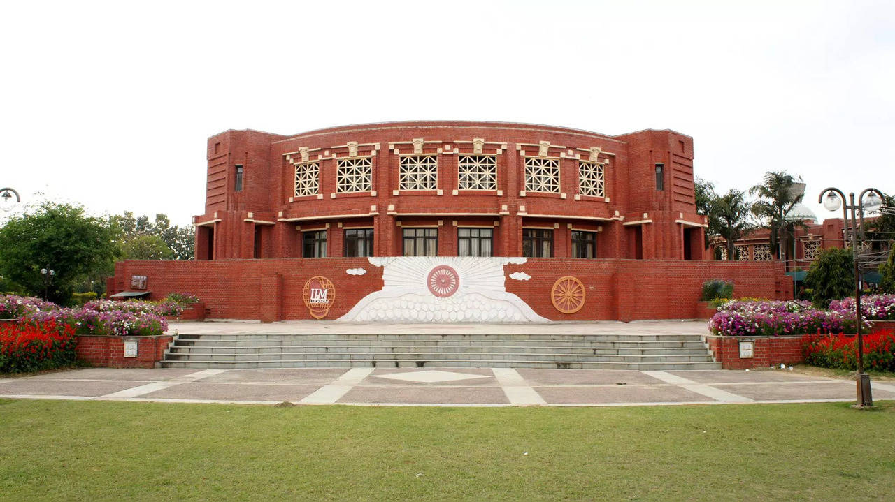 IIM Lucknow Introduces MBA for Executives, Check Eligibility & Other Details