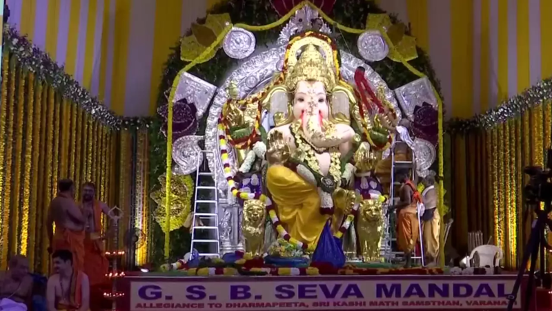 Mumbai’s Richest Ganapati Bappa Donates Gold, Silver for Ram Mandir Main Gate