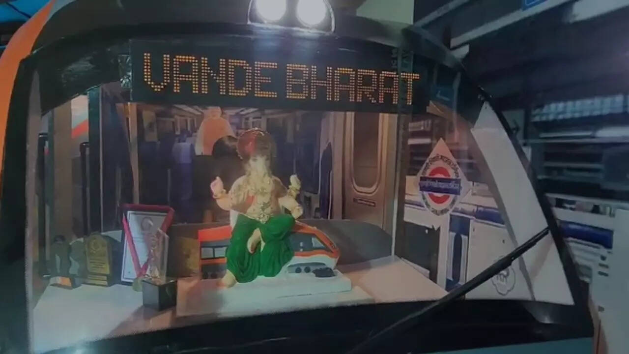 Bappa's Grand Entry in Mumbai