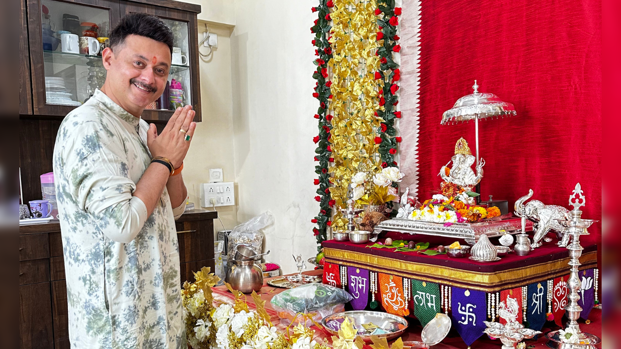 Swwapnil Joshi Celebrate Ganesh Utsav at home