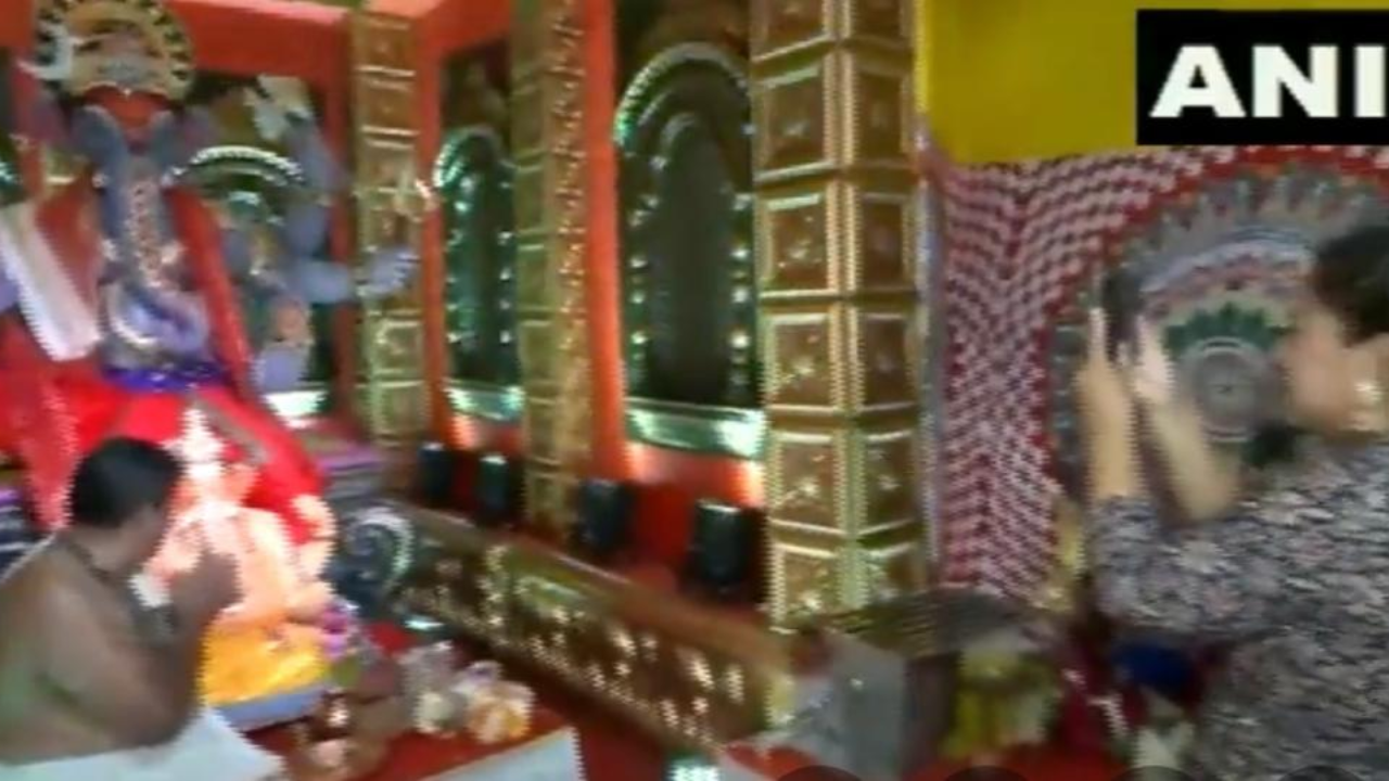 Watch: Thai Devotees Celebrate Ganesh Chaturthi, Perform Aarti In Mumbai