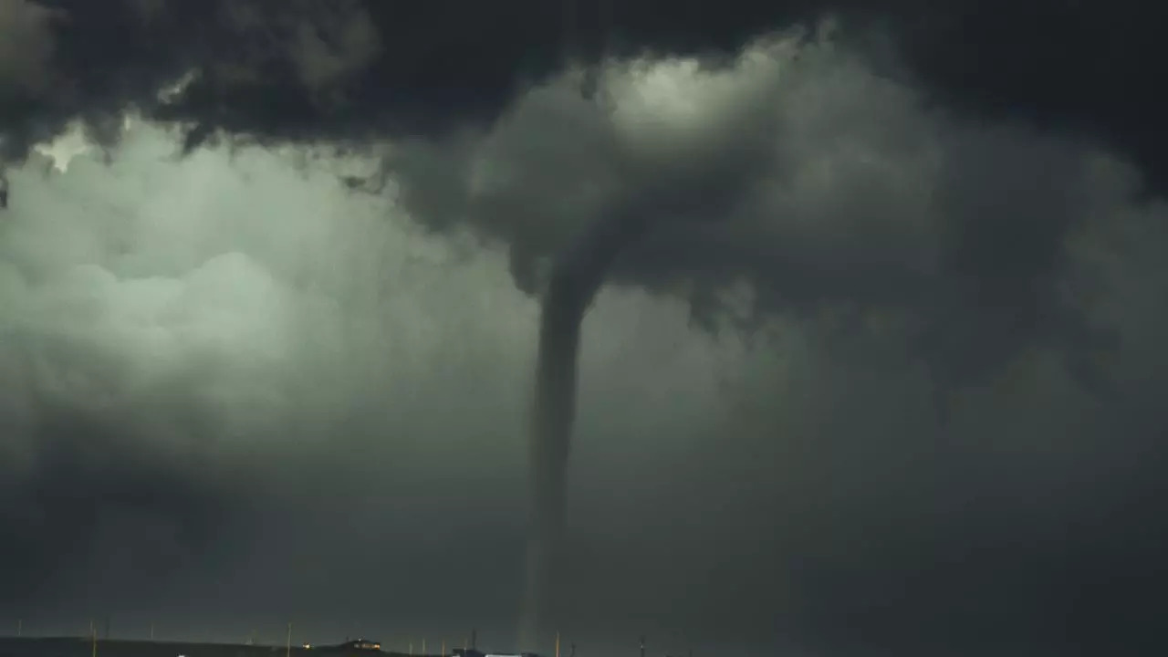 ​A video of an apparent tornado in Beijing has gone viral