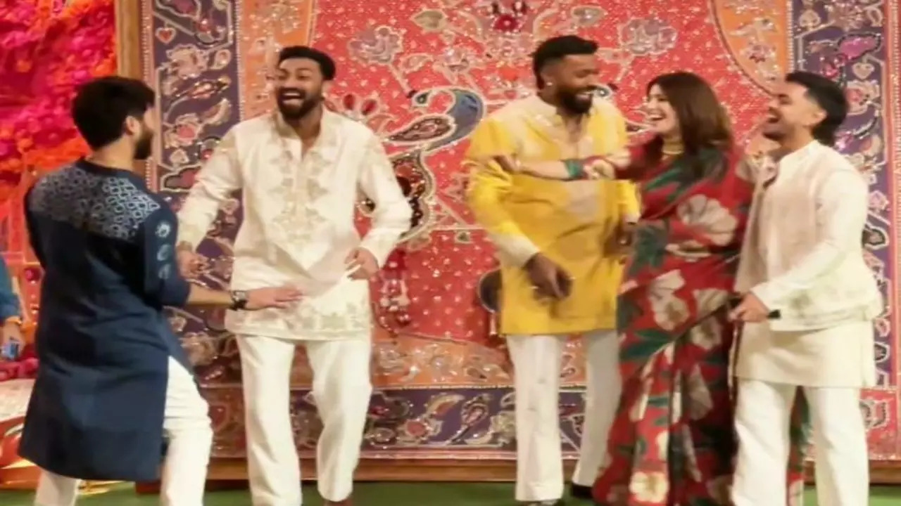 Shahid PHOTOBOMBED By Pandya Brothers At Ambani Ganesh Puja. Watch How He Handled AWKWARD Situation