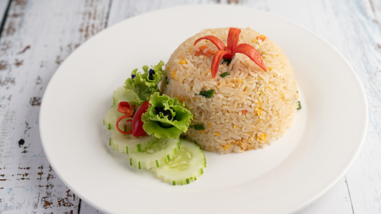 How to make a simple fried rice at home. Pic Credit: Freepik