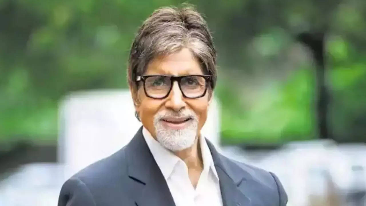 KBC 15: Amitabh Bachchan Exudes Ganesh Chaturthi Spirit By Running In Veshti